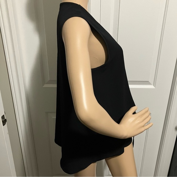 Red Coral | Black sleeveless blouse - Picture 3 of 6